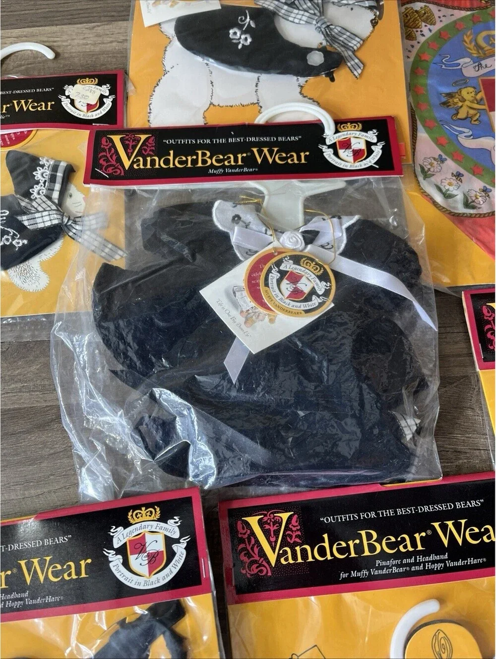 VANDERBEAR Gifts A Legendary Family Portrait In Black & White NABCO Vtg NIP Lot